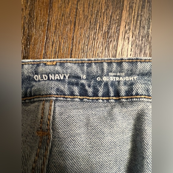 Old Navy high rise distressed short 16, great condition! - Picture 3 of 8